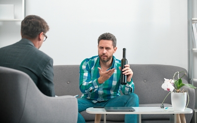 Почему требуется психотерапия при алкоголизме и других наркологических пристрастиях - Квинмед